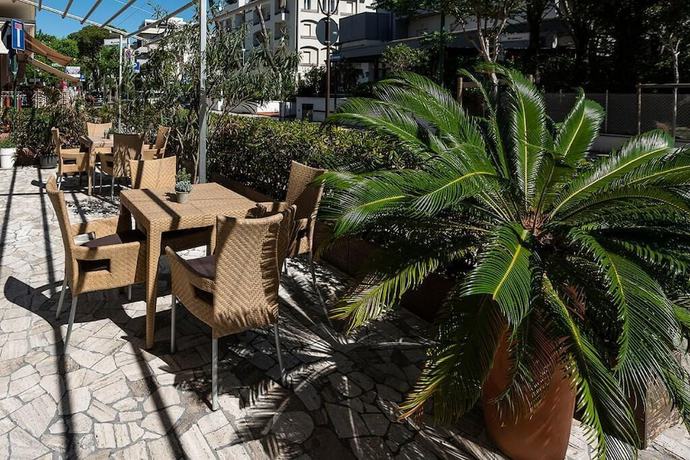 Imagen de los exteriores del Hotel Selene. Foto 18
