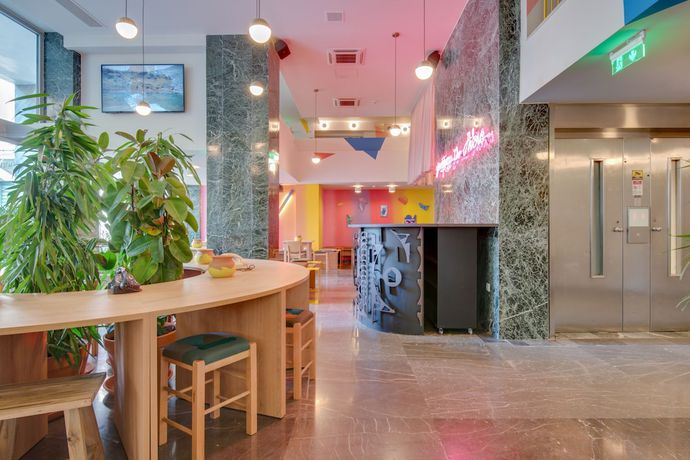 Imagen de los interiores del Hotel Selina Athens Theatrou - Hostel. Foto 11