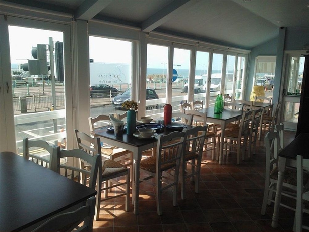 Imagen del bar/restaurante del Hotel Selina Brighton. Foto 2