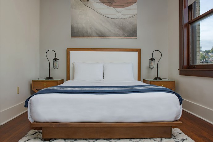 Imagen de la habitación del Hotel Selina Commodore Astoria. Foto 2