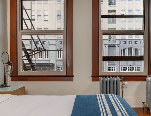 Imagen de la habitación del Hotel Selina Commodore Astoria. Foto 4