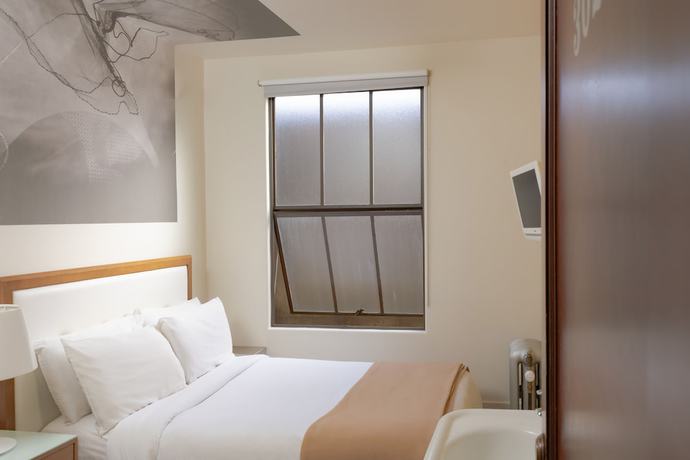 Imagen de la habitación del Hotel Selina Commodore Astoria. Foto 15