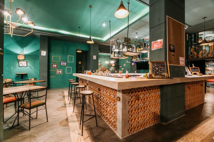 Imagen del bar/restaurante del Hotel Selina La Paz. Foto 2