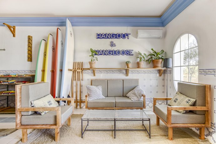 Imagen de los interiores del Hotel Selina Peniche. Foto 13