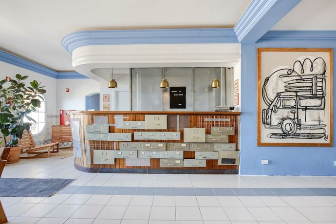 Imagen de los interiores del Hotel Selina Peniche. Foto 14