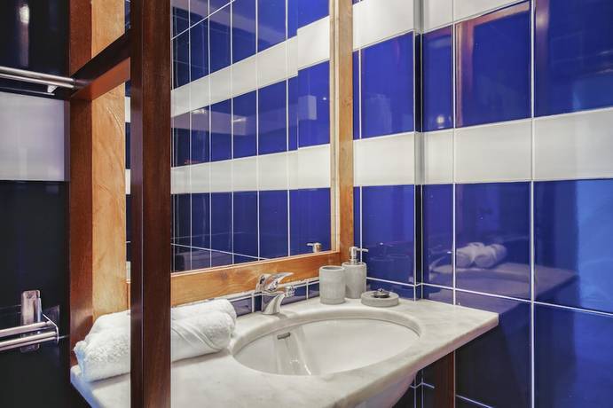 Imagen de la habitación del Hotel Selina Peniche. Foto 12