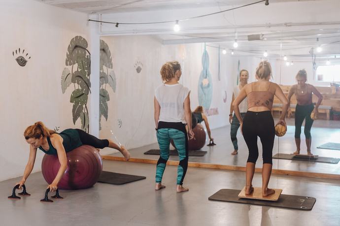 Imagen de los interiores del Hotel Selina Peniche. Foto 18