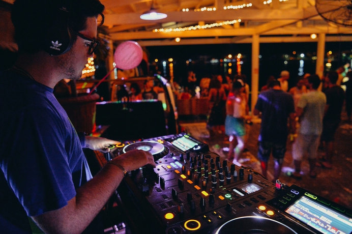 Imagen del bar/restaurante del Hotel Selina Puerto Escondido. Foto 4