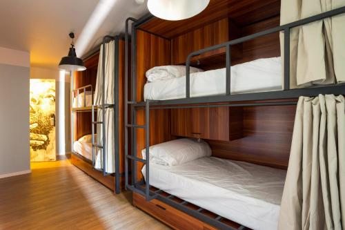 Imagen de la habitación del Hotel Selina Secret Garden Lisbon - Hostel. Foto 7