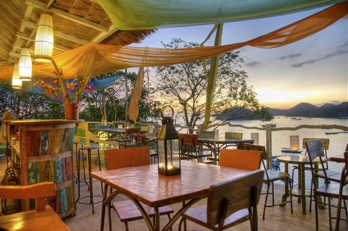Imagen del bar/restaurante del Hotel Selini Hills, Labuan Bajo. Foto 3