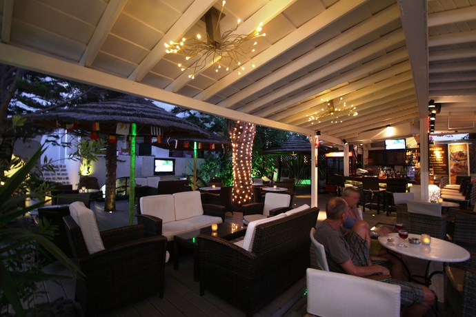 Imagen del bar/restaurante del Hotel Sellada Beach. Foto 2