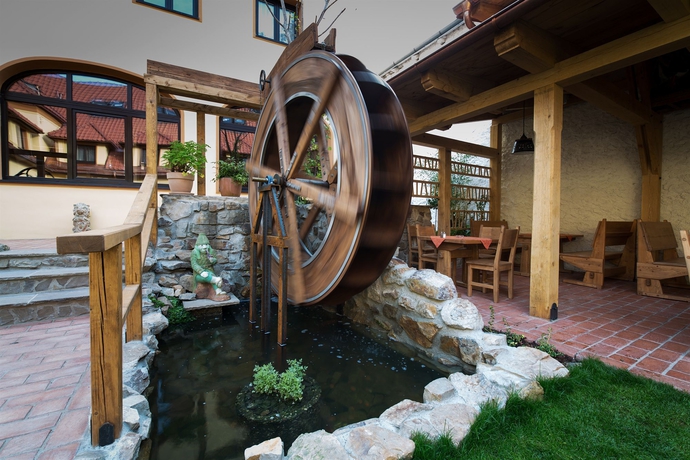 Imagen de los exteriores del Hotel Selsky Dvur. Foto 11