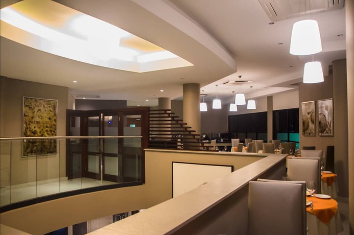 Imagen del bar/restaurante del Hotel Selton. Foto 3