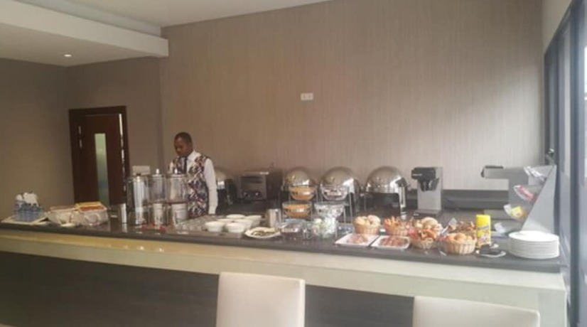 Imagen del bar/restaurante del Hotel Selton. Foto 4