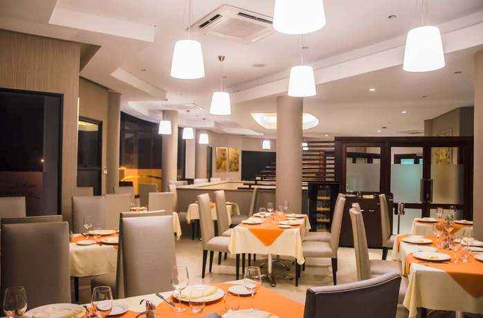 Imagen del bar/restaurante del Hotel Selton. Foto 6