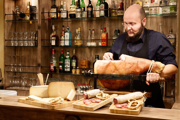 Imagen del bar/restaurante del Hotel Selva Candida. Foto 4