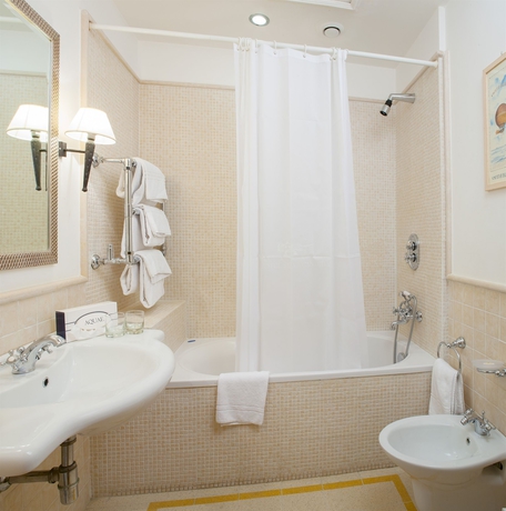 Imagen de la habitación del Hotel Selva Candida. Foto 6