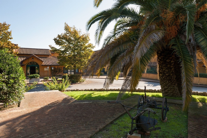 Imagen de los exteriores del Hotel Selva Candida. Foto 12