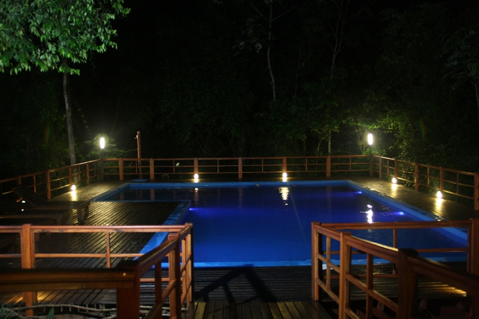 Imagen de la piscina del Hotel Selva De Laurel. Foto 7