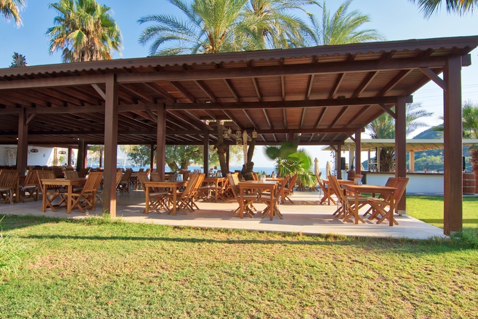 Imagen del bar/restaurante del Hotel Selvi Beach. Foto 4