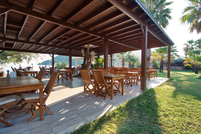 Imagen del bar/restaurante del Hotel Selvi Beach. Foto 6