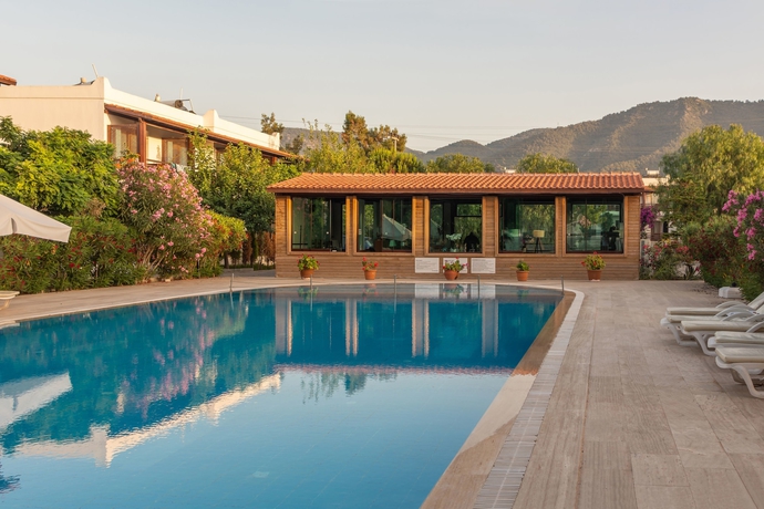 Imagen de la piscina del Hotel Selvi Beach. Foto 19