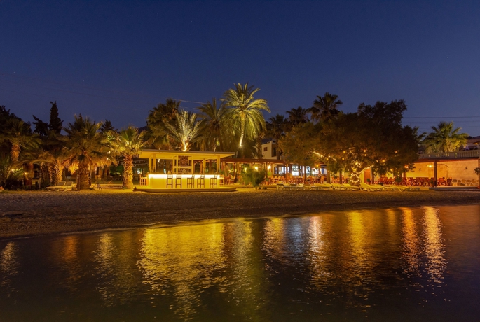 Imagen del bar/restaurante del Hotel Selvi Beach. Foto 8