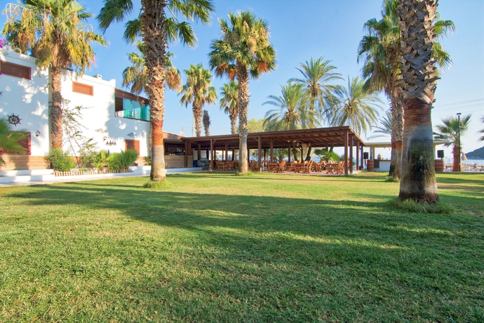 Imagen de los exteriores del Hotel Selvi Beach. Foto 16