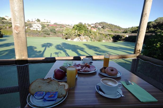 Imagen de los exteriores del Hotel Selwo Lodge. Foto 13