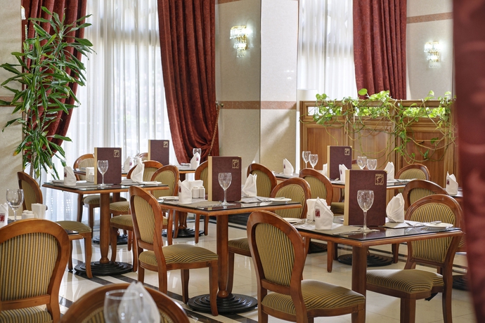 Imagen del bar/restaurante del Hotel Semeli, NICOSIA. Foto 4