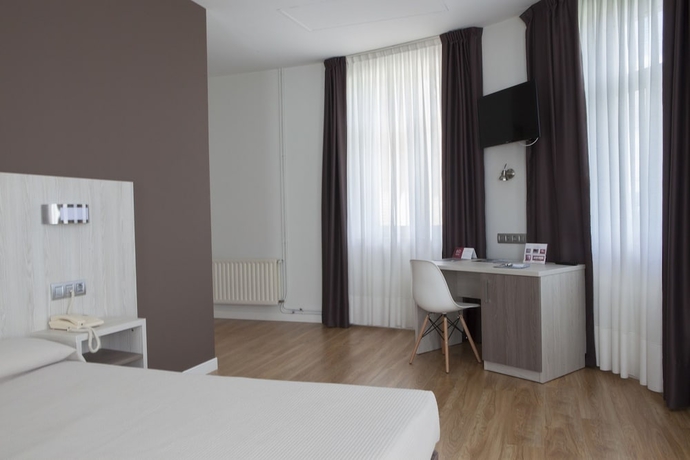Imagen de la habitación del Hotel Seminario Bilbao. Foto 13