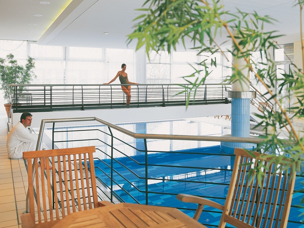 Imagen de la piscina del Hotel Seminaris Seehotel Potsdam. Foto 15