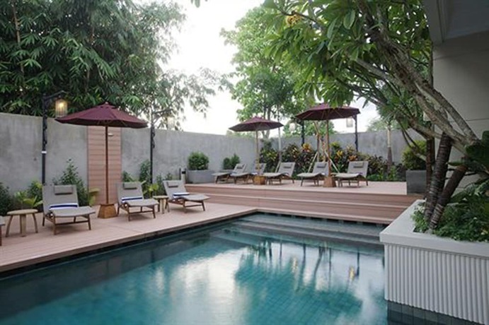 Imagen de la piscina del Hotel Seminyak Lagoon All Suites. Foto 8