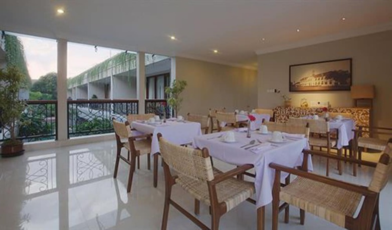 Imagen del bar/restaurante del Hotel Seminyak Lagoon All Suites. Foto 2