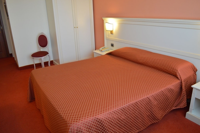 Imagen de la habitación del Hotel Semiramide Palace. Foto 4