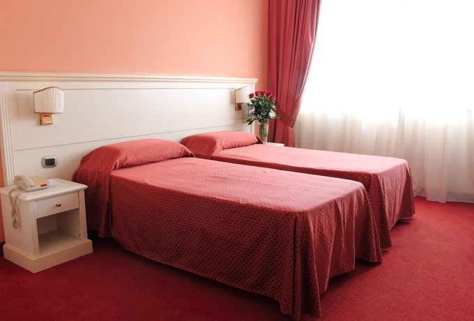 Imagen de la habitación del Hotel Semiramide Palace. Foto 8