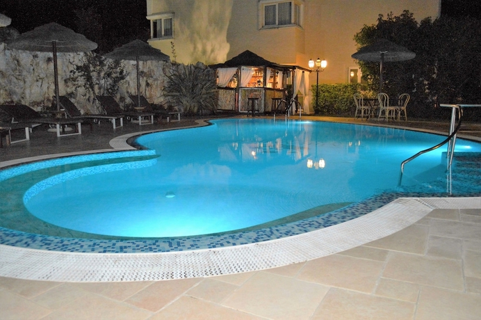Imagen de la piscina del Hotel Semiramide Palace. Foto 18