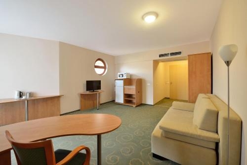 Imagen de la habitación del Hotel Semiramis Business. Foto 9