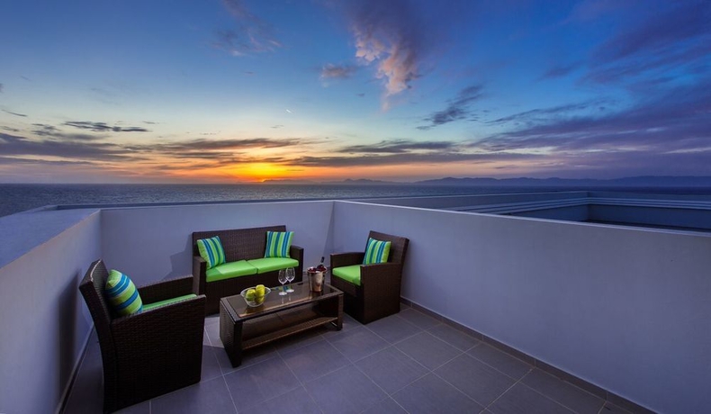 Imagen de los exteriores del Hotel Semiramis City. Foto 8