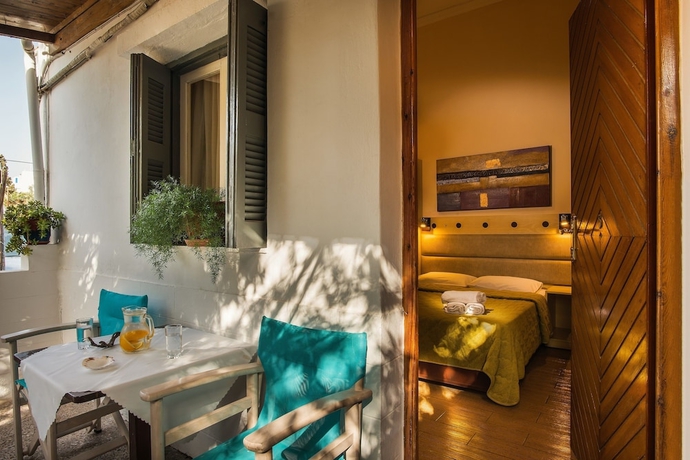 Imagen de la habitación del Hotel Semiramis Guesthouse, Kaminia. Foto 8