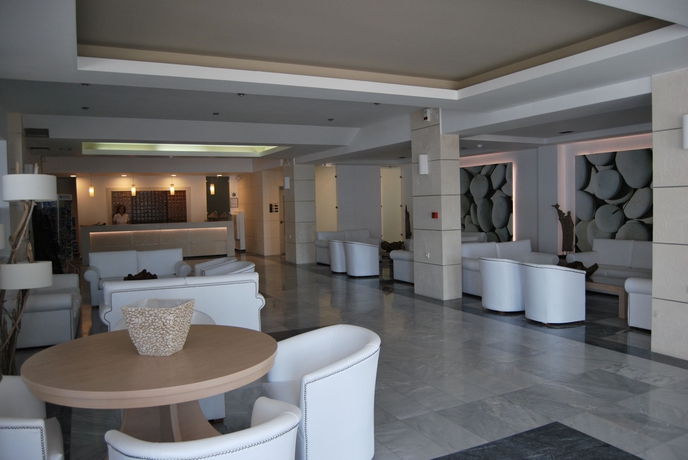 Imagen de los interiores del Hotel Semiramis Village. Foto 9