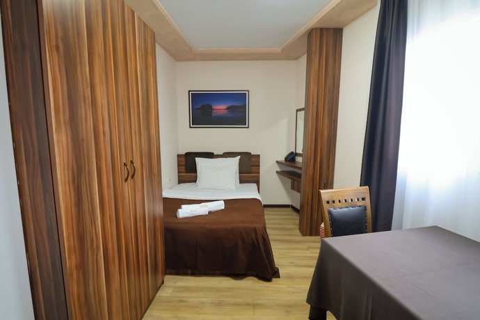 Imagen de la habitación del Hotel Semitronix. Foto 4