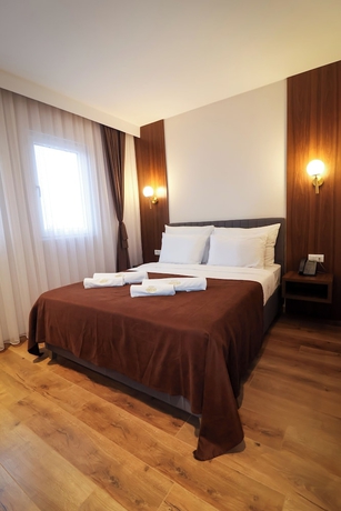 Imagen de la habitación del Hotel Semitronix. Foto 6