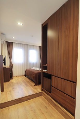 Imagen de la habitación del Hotel Semitronix. Foto 7