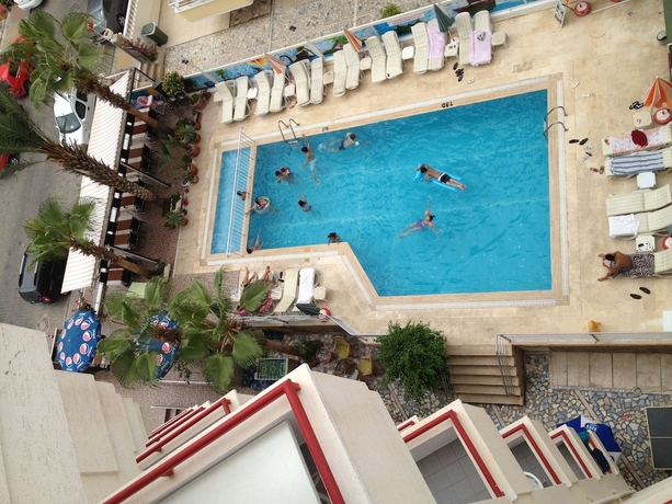 Imagen de la piscina del Hotel Semiz Apart. Foto 15
