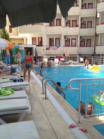 Imagen de la piscina del Hotel Semiz Apart. Foto 17