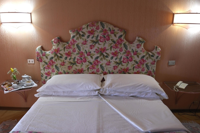 Imagen de la habitación del Hotel Sempione, Stresa. Foto 7