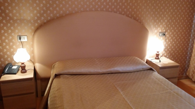 Imagen de la habitación del Hotel Sempione, Stresa. Foto 11