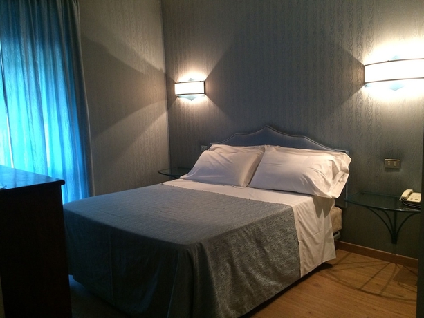 Imagen de la habitación del Hotel Sempione, Stresa. Foto 12