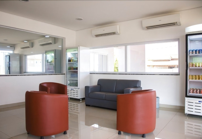 Imagen de los interiores del Hotel Semprehotel. Foto 18